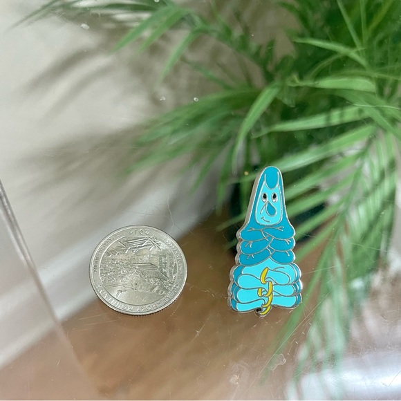 Alice in Wonderland Caterpillar enamel pin parks butterfly smoker psychedelic - Picture 3 of 5